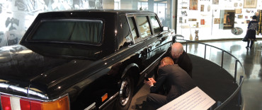 Examination of the tires of the limousine the first President of Russia